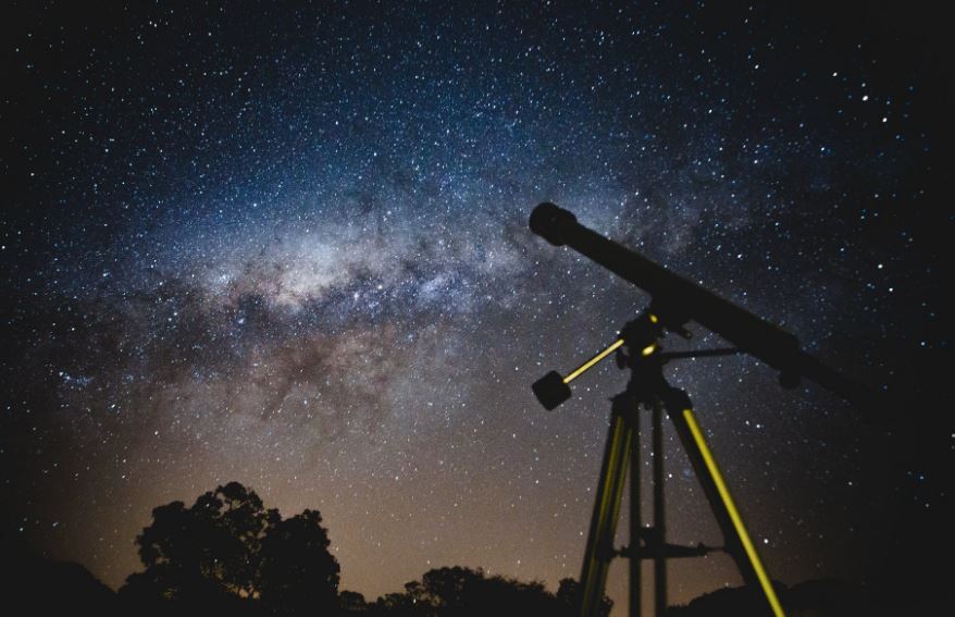 A telescope under the night sky