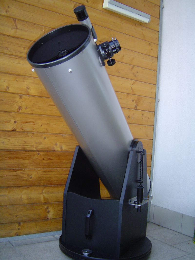 Dobsonian telescope with Dobsonian mount