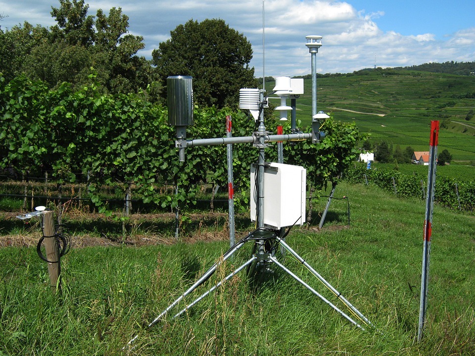 weather-instruments-on-a-field