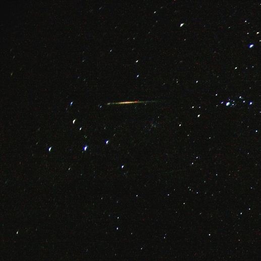 Orionids meteor, a single meteor heading to the left, white meteor, night sky background